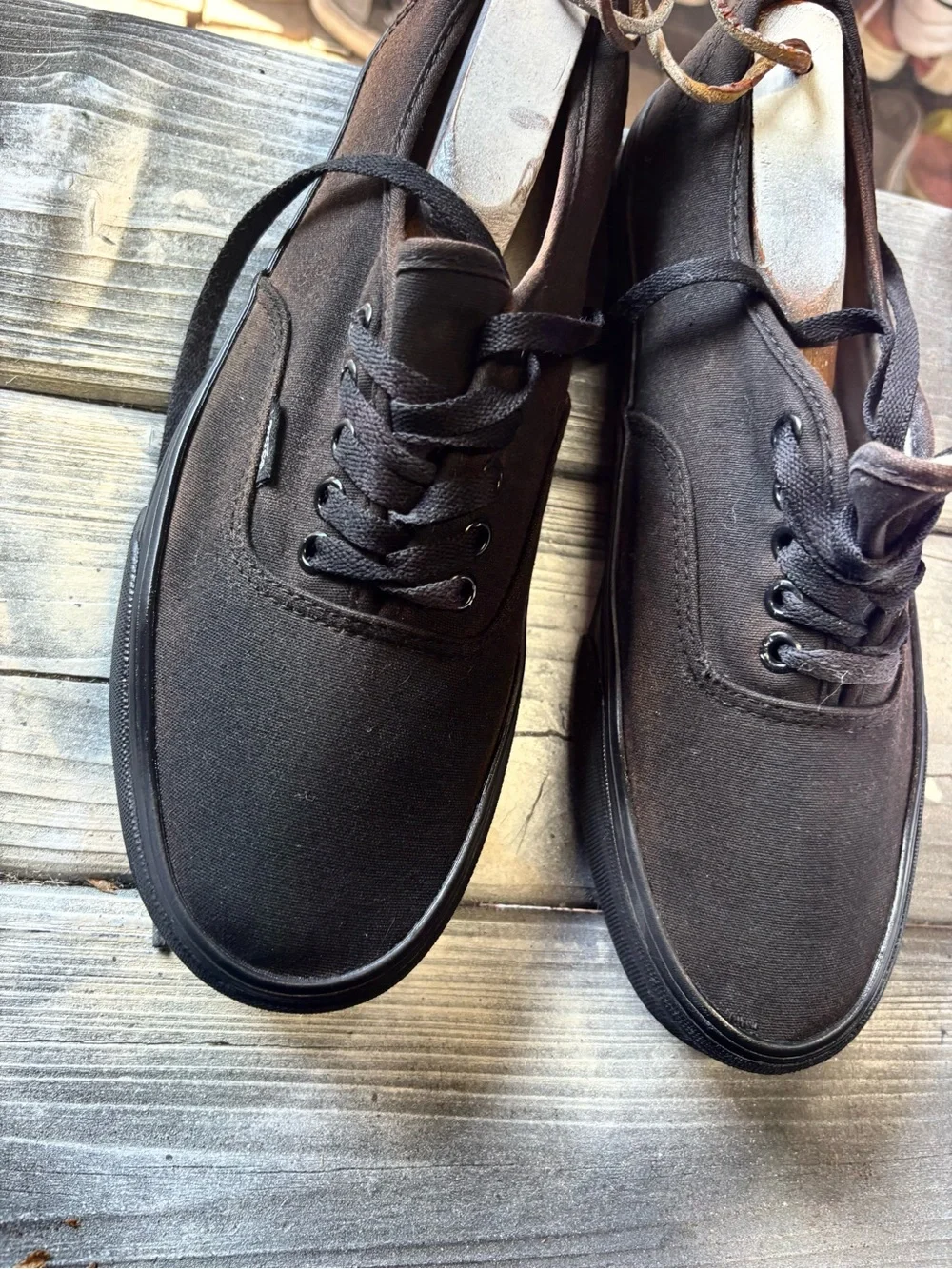 Black canvas lace up sneakers in US 10.5 #skateboarding #canvas